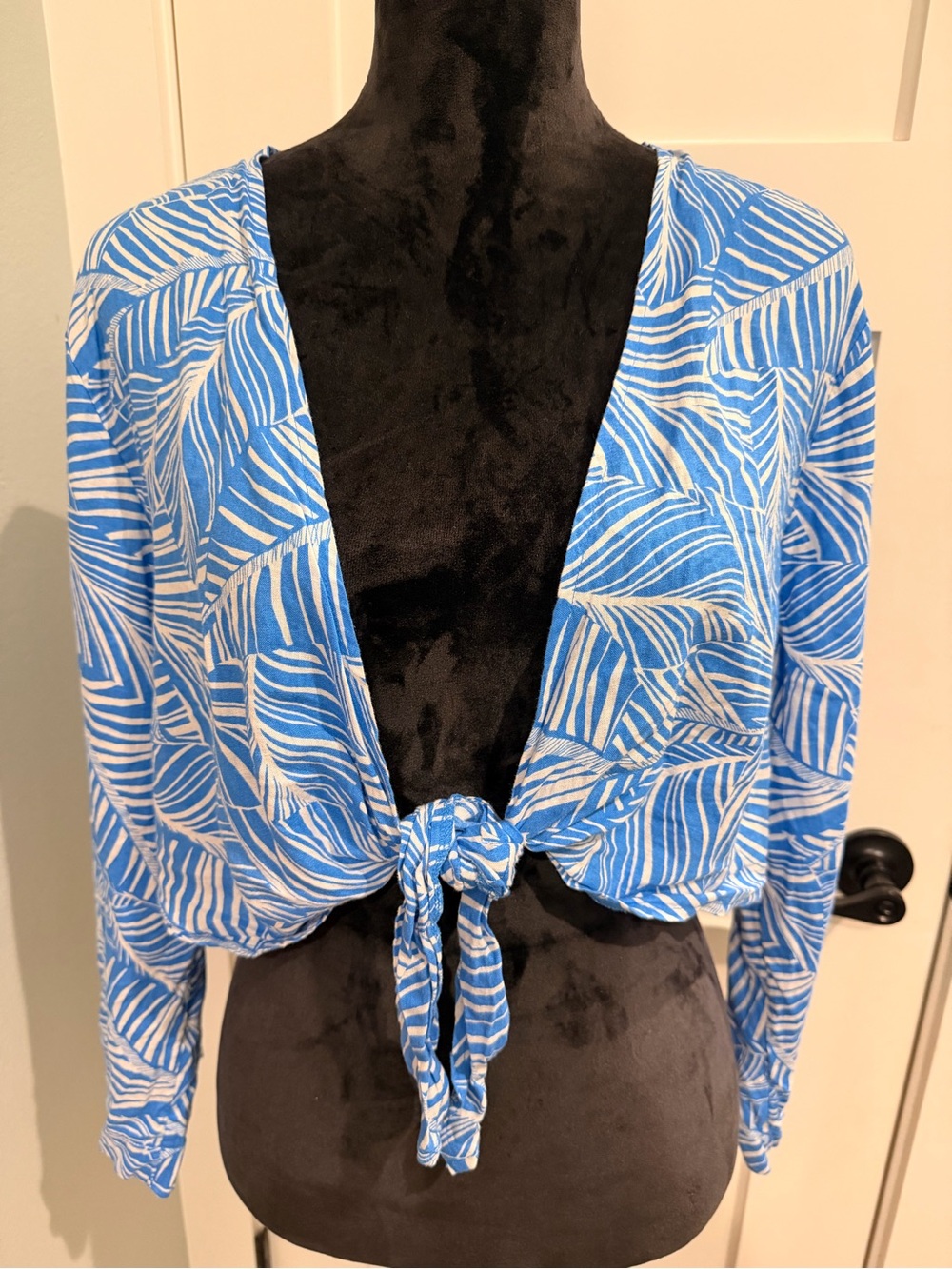 Shade & Shore Linen Rayon Blend Blue White Leaf-Print Tie Front Top L Beach